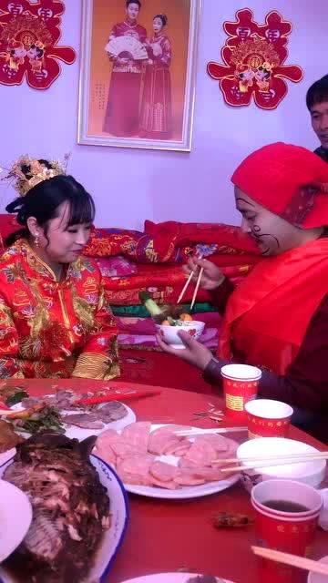 新娘 吃瓜,揭秘婚礼甜蜜瞬间