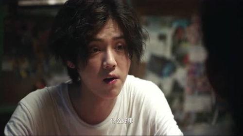 中分男雨中吃瓜,中分男士的独特风情