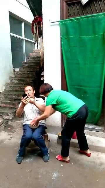 青海吃瓜老汉视频,一场田间地头的欢乐盛宴