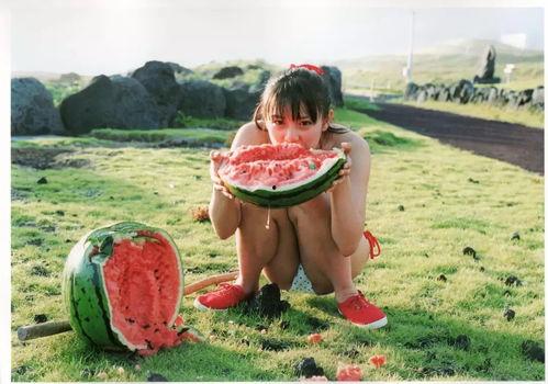 劈叉女星吃瓜事件视频,视频揭秘幕后真相