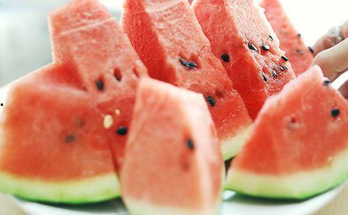 冰小姐吃瓜,一场甜蜜的吃瓜盛宴