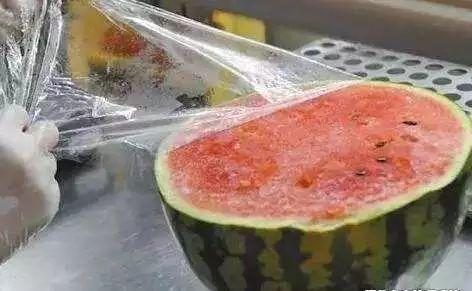 北美吃瓜男子,揭秘北美社交圈中的“看客”现象