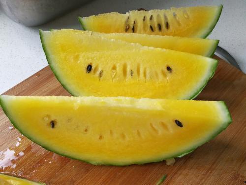 吃超大个黄瓤瓜,揭秘超大个黄瓤瓜的独特魅力