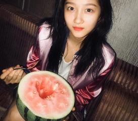 深夜吃瓜流口水,揭秘娱乐圈那些鲜为人知的幕后故事