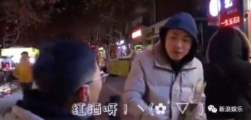 路人吃瓜看戏图片,路人围观吃瓜，演绎人间百态