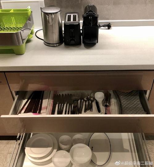 南京吃瓜宿舍,揭秘大学生宿舍里的欢乐日常