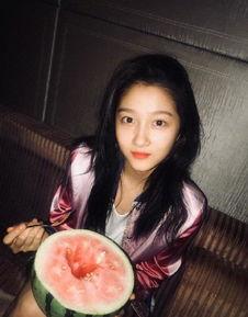 关晓彤每天吃瓜