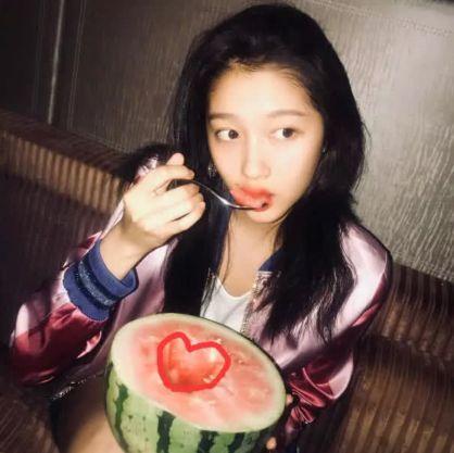 关晓彤每天吃瓜