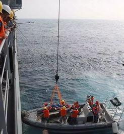 我国渔船海上吃瓜,瓜田里的辛勤耕耘与丰收喜悦